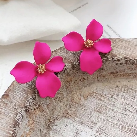 Like 🆕 Flower Earrings - Picture 2 of 3